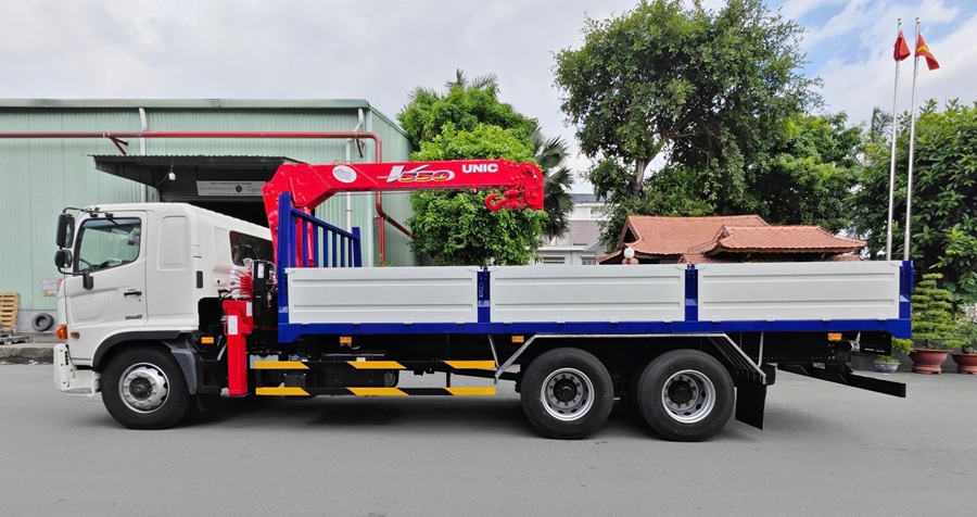 Hino 3 chân ngắn cẩu cẩu 5 tấn Euro 5, Xe cẩu 3 chân thùng 7m